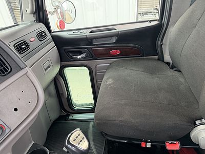 2023 Peterbilt 389