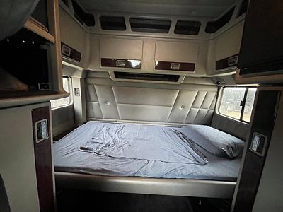 2024 Peterbilt 389