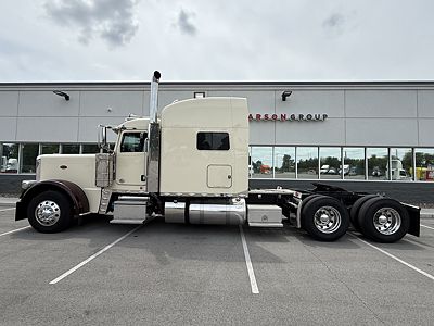 2022 Peterbilt 389-131