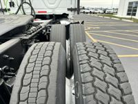 2020 Freightliner CASCADIA 126