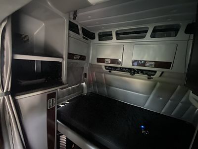 2022 Peterbilt 389