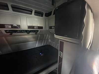 2022 Peterbilt 389