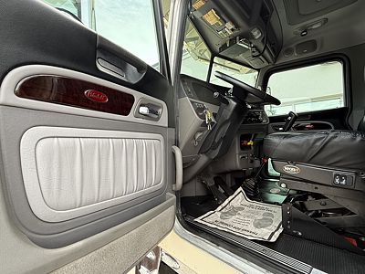 2022 Peterbilt 389-131