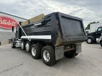 2020 Freightliner SD122