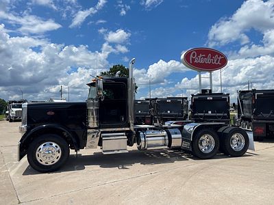 2023 Peterbilt 389