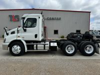 2017 Freightliner CASCADIA 113