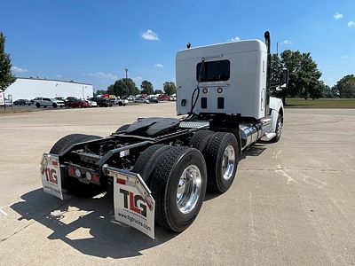 2023 Kenworth T880