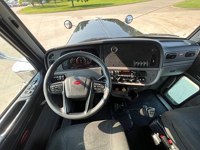 2022 Peterbilt 389