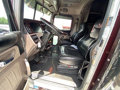 2023 Peterbilt 389