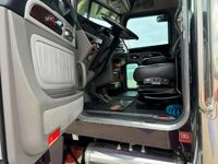 2023 Peterbilt 389