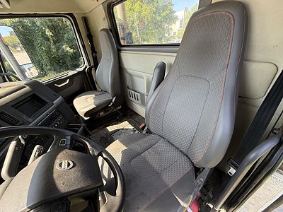2019 Volvo VHD64