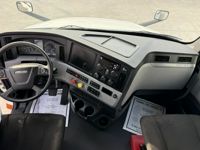 2022 Freightliner CASCADIA 126