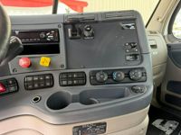 2020 Freightliner CASCADIA 125