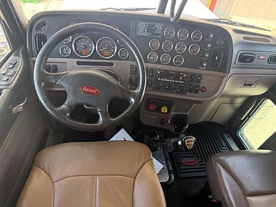 2022 Peterbilt 389