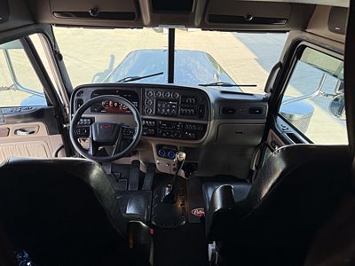 2023 Peterbilt 389
