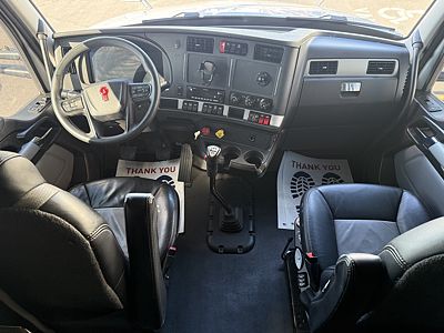 2023 Kenworth T880
