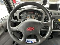 2022 Peterbilt 348