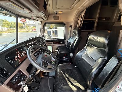 2023 Peterbilt 389
