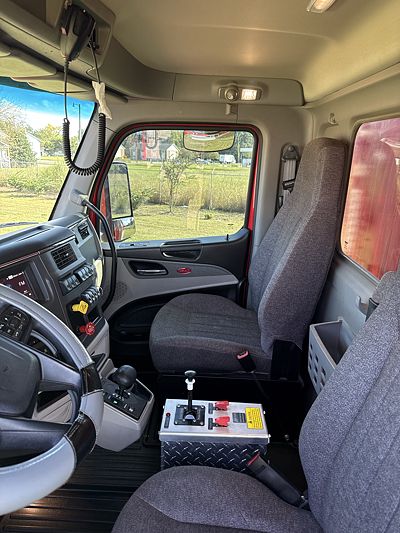 2023 Peterbilt 567