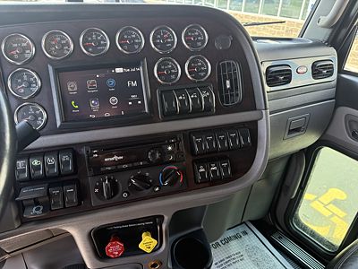 2023 Peterbilt 389