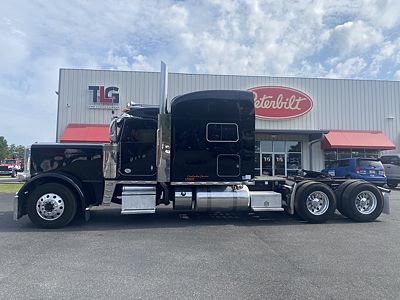 2022 Peterbilt 389