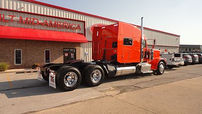 2017 Peterbilt 389
