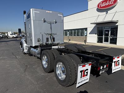 2023 Kenworth T880