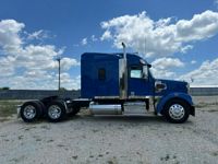 2022 Freightliner Coronado 122 SD
