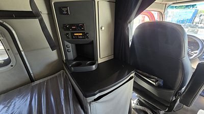 2023 Peterbilt 579