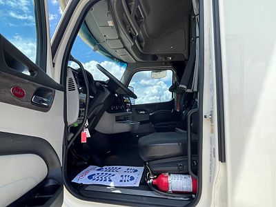 2023 Peterbilt 579