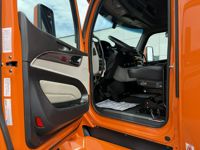 2023 Peterbilt 579