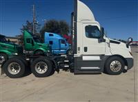 2020 Freightliner CASCADIA 126