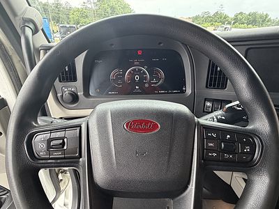 2023 Peterbilt 579