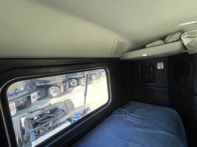2023 Kenworth T880
