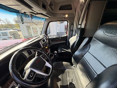 2025 Peterbilt 589
