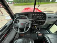 2023 Peterbilt 389
