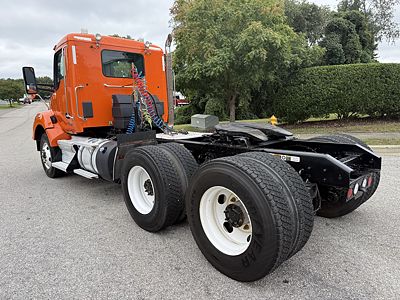2023 Kenworth T880