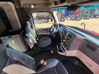 2023 Peterbilt 579