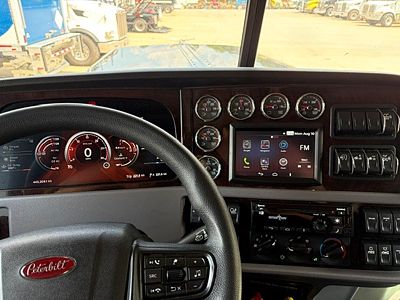2023 Peterbilt 389