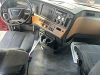 2020 Freightliner CASCADIA 126