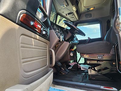 2017 Peterbilt 389