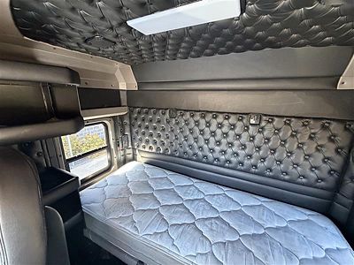 2023 Kenworth W900L