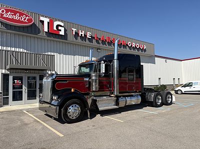 2022 Kenworth W900L