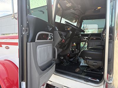 2023 Peterbilt 389-131