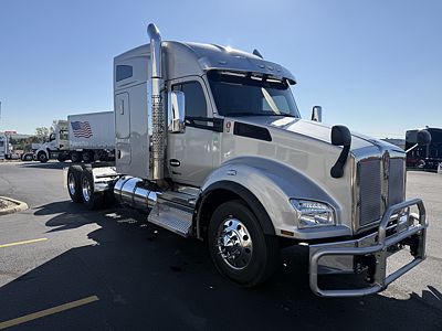 2023 Kenworth T880