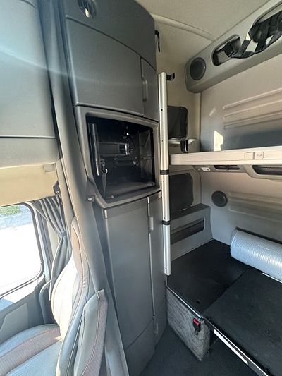 2025 Volvo Vnl 860