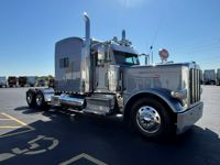 2022 Peterbilt 389
