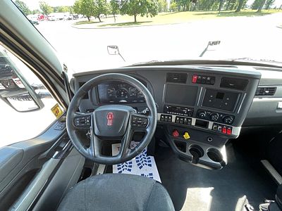 2023 Kenworth T880