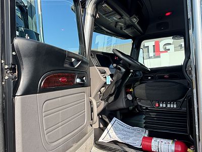 2022 Peterbilt 389