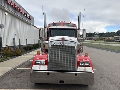 2023 Kenworth W900L